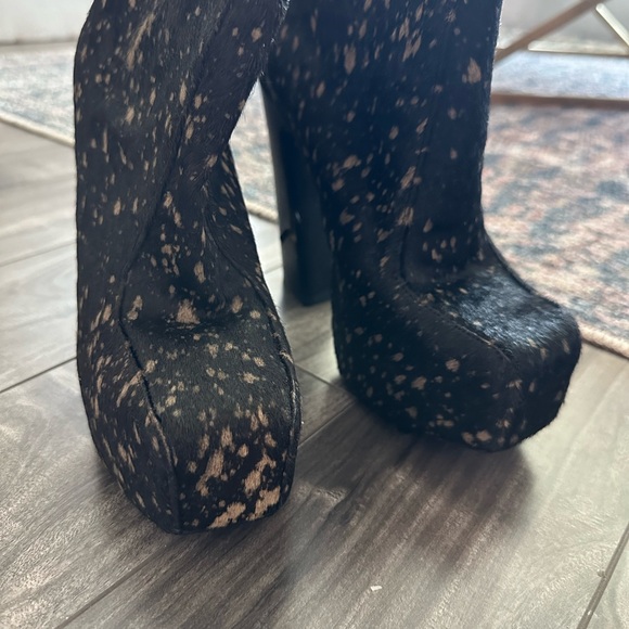 Funky pony fur booties - Picture 6 of 6